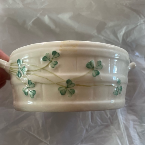 Beleek Irish China lidded butter dish, 7th mark - Picture 3 of 5
